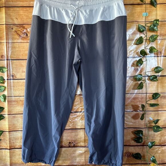 LULULEMON Step Lively Crop Stretch Pant Grey White 8 ?Swift Soot Light Nimbus - Picture 1 of 6